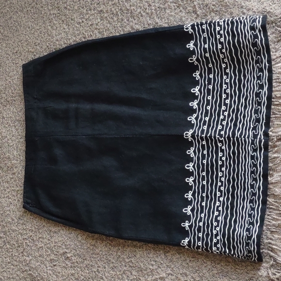 BCBG Maxazria Linen Blend Women Skirt Embroidered Flowers Knee Length Size 6 - Picture 9 of 11